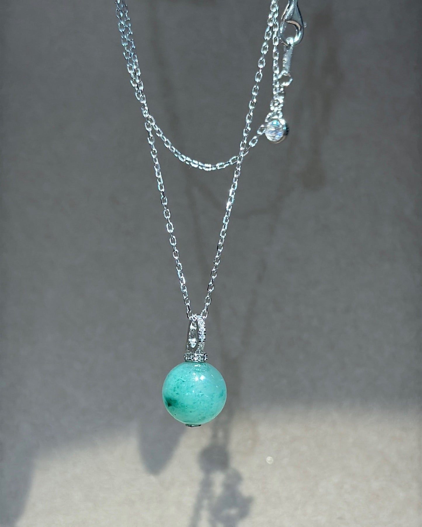 绿飘花非洲翠小球项链 (Green Mist Jade Sphere Necklace)