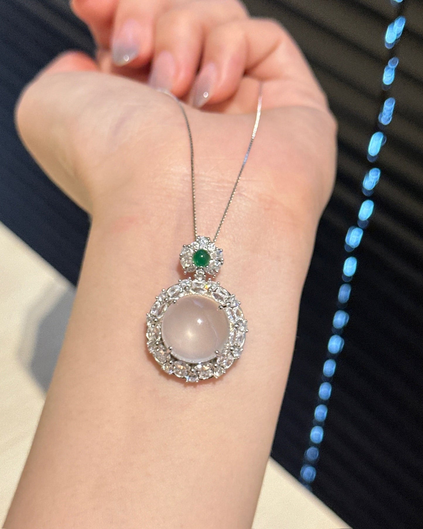 水沫玉鸽子蛋项链 (Aquagel Egg Pendant Necklace)