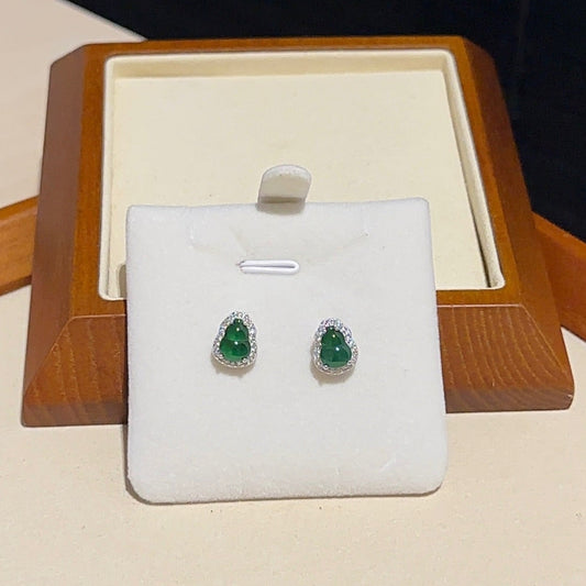 冰阳绿小葫芦翡翠耳钉 (Sunny Jade Gourd Earrings)