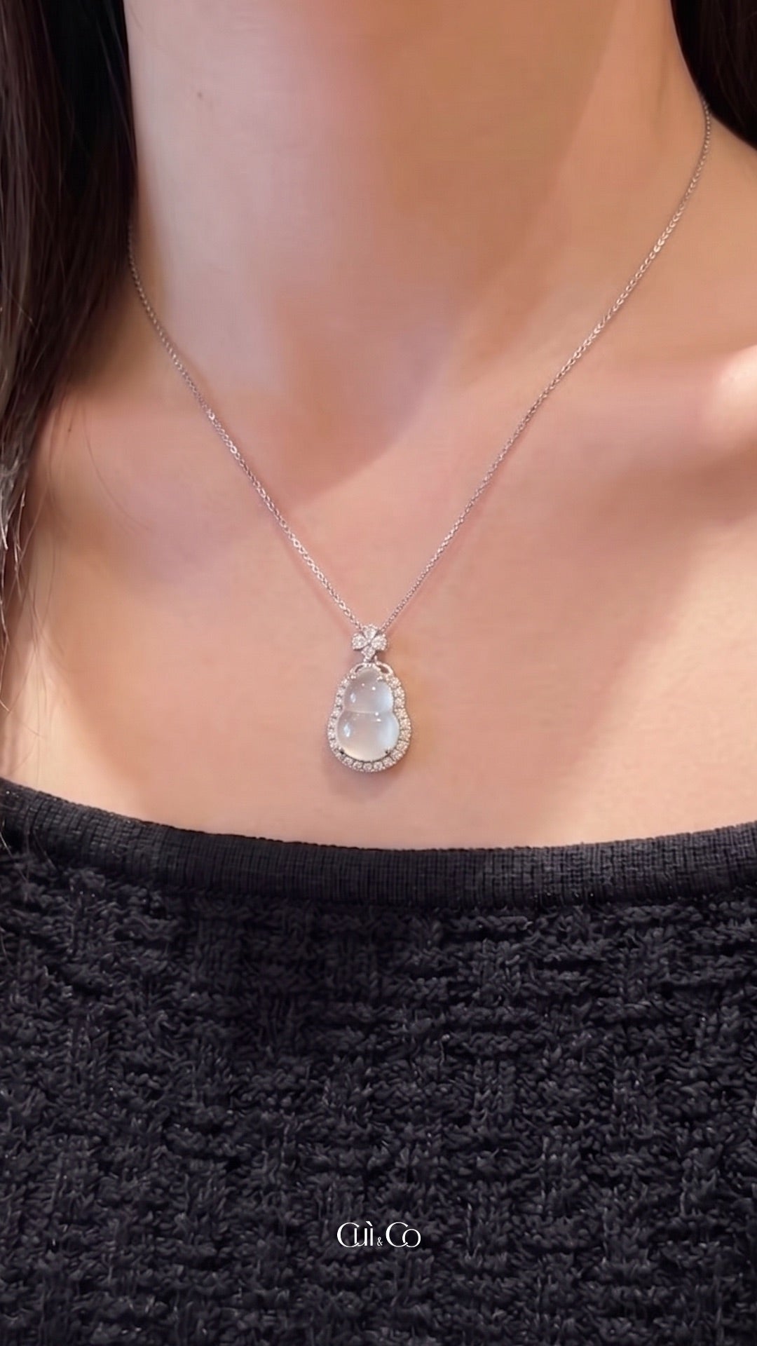 炸光冰白葫芦｜Aqua White Gourd Necklace