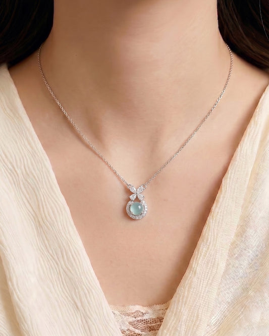 蝴蝶扣冰蓝翡翠｜Butterfly Embrace Icy Blue Jade Necklace