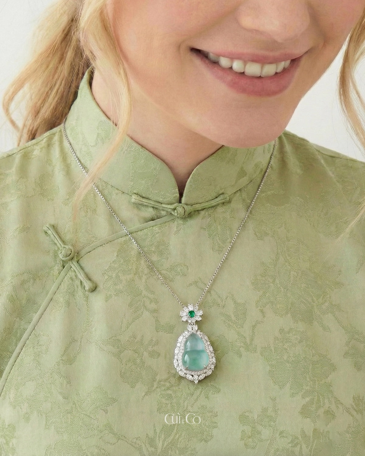 高冰蓝大葫芦翡翠｜Blue Fortune Jade Gourd Necklace