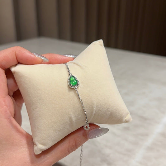 简约阳绿葫芦翡翠手链 (Minimalist Green Jade Gourd Bracelet)