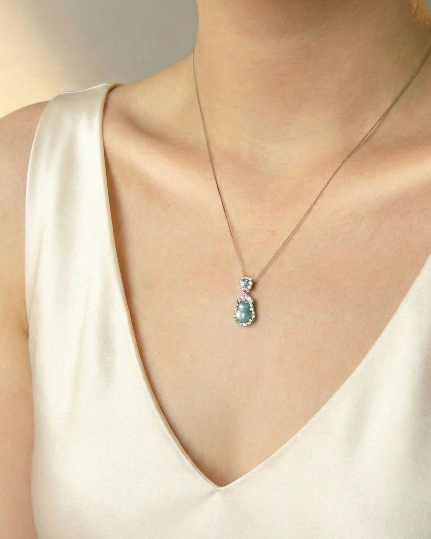 冰蓝透葫芦翡翠 ｜Icy Blue Clarity Jade Gourd Necklace