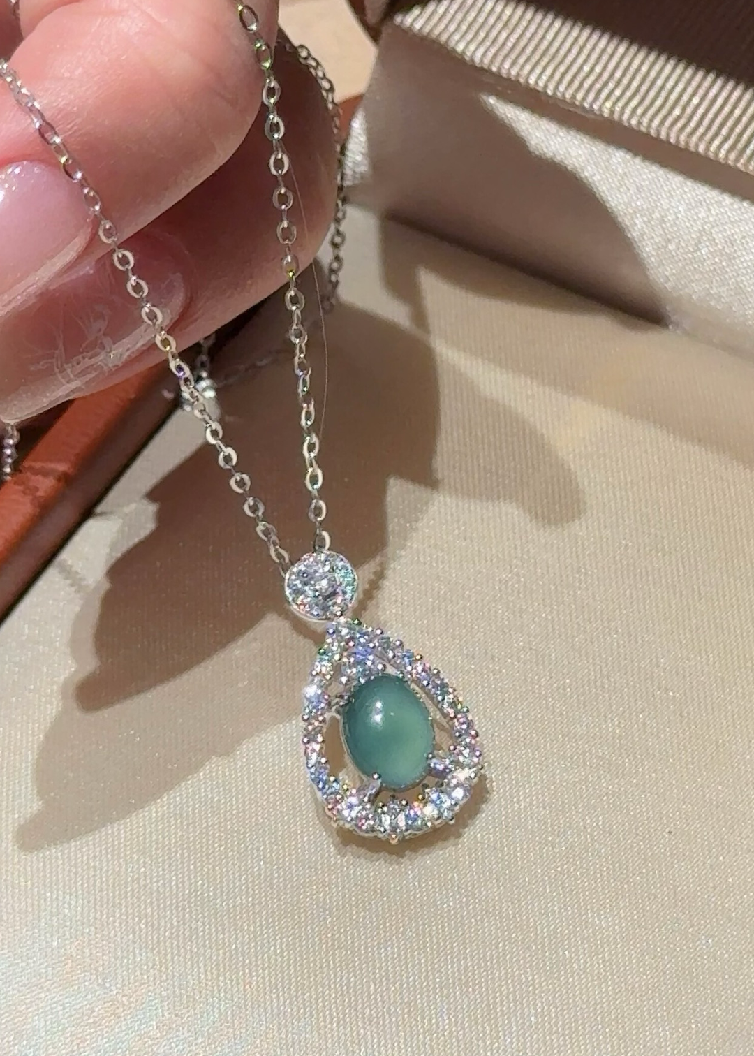 湖蓝水滴翡翠｜Lake Blue Dewdrop Jade Necklace