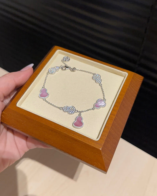 粉贝母葫芦手链 (Blush Pearl Gourd Bracelet)