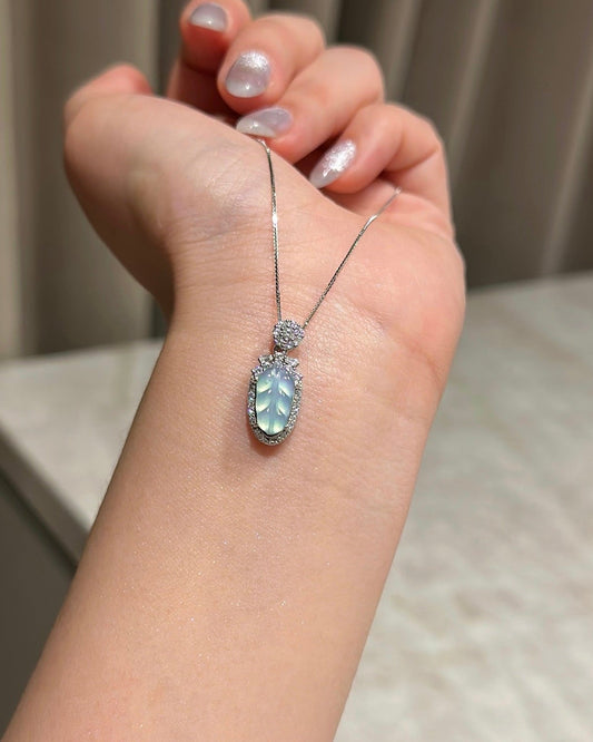 冰蓝玉叶翡翠项链 (Icy Blue Leaf of Grace Necklace)