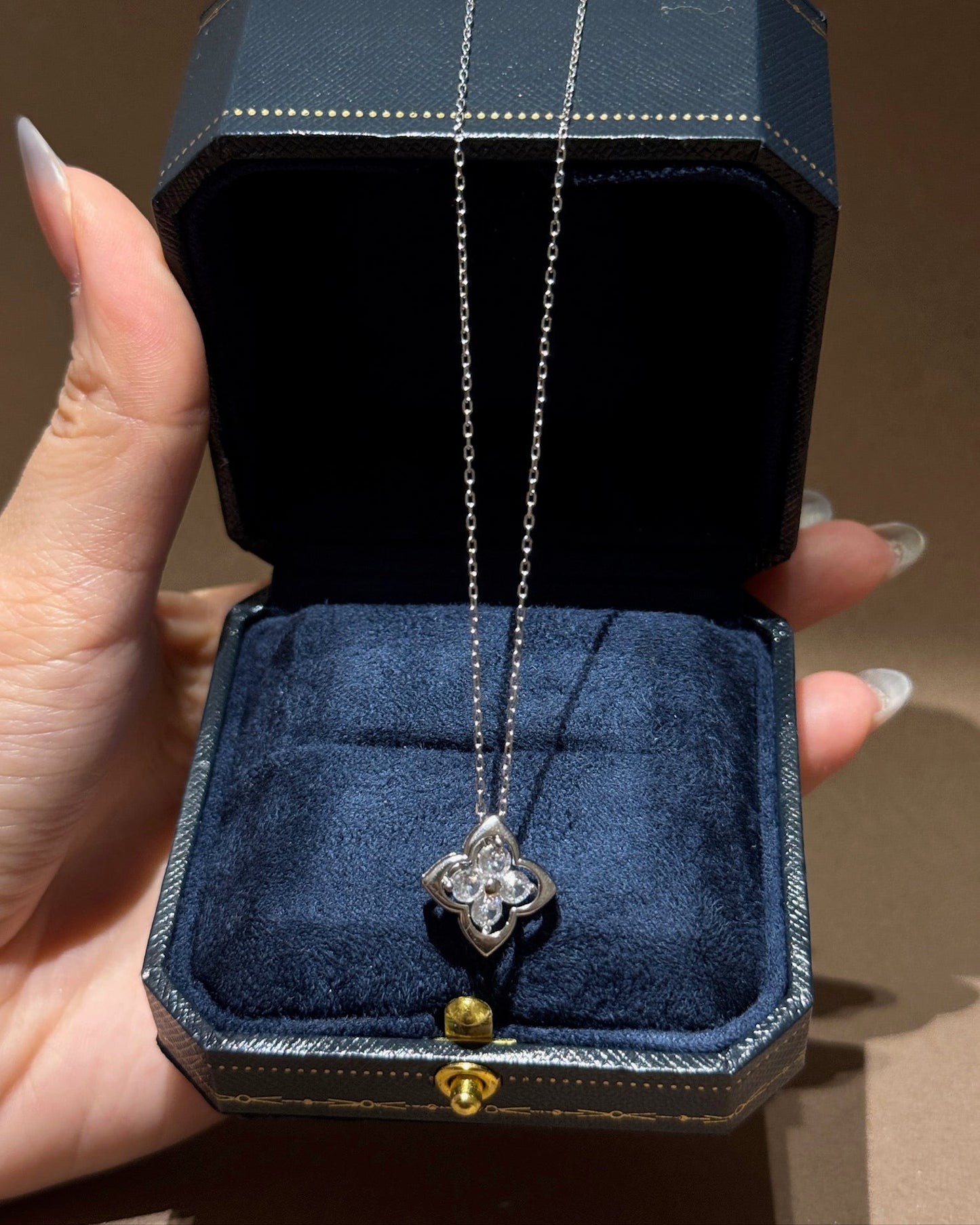 晶透小花项链 (Crystal Bloom Necklace)-Silver