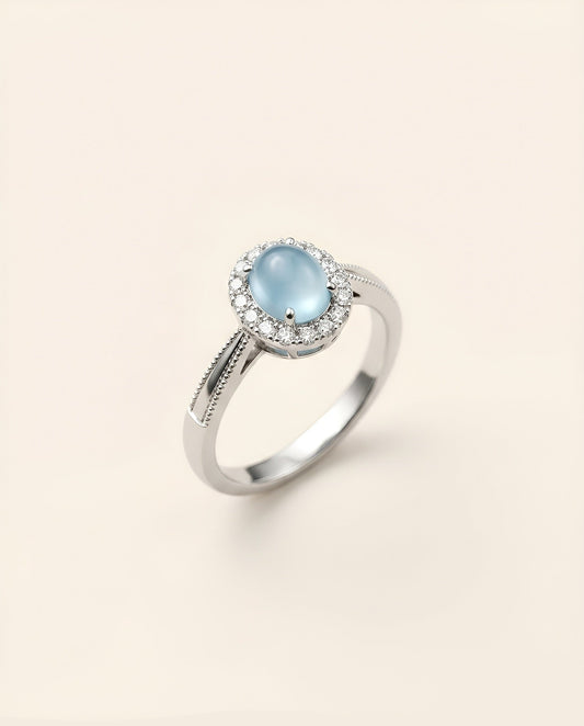冰蓝蛋面翡翠｜Frost Halo Jade Ring