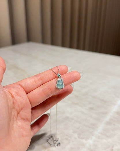 冰蓝葫芦翡翠项链 (Icy Blue Jade Gourd Necklace)