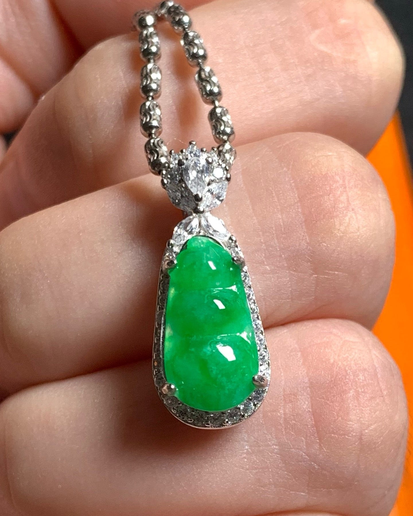 阳绿福豆[缅甸翡翠吊坠]｜Imperial Green Bean Burmese Jade Necklace