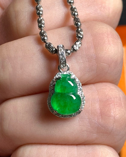 冰辣阳绿葫芦 [缅甸翡翠吊坠]｜Icy Vivid Green Gourd Burmese Jade