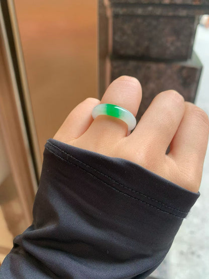 一抹阳绿白底青戒圈｜Imperial Green White Base Burmese Jade Ring