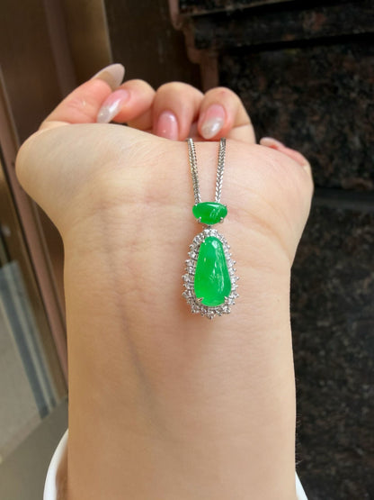 阳绿水滴翡翠吊坠｜Imperial Green Teardrop Jade Necklace