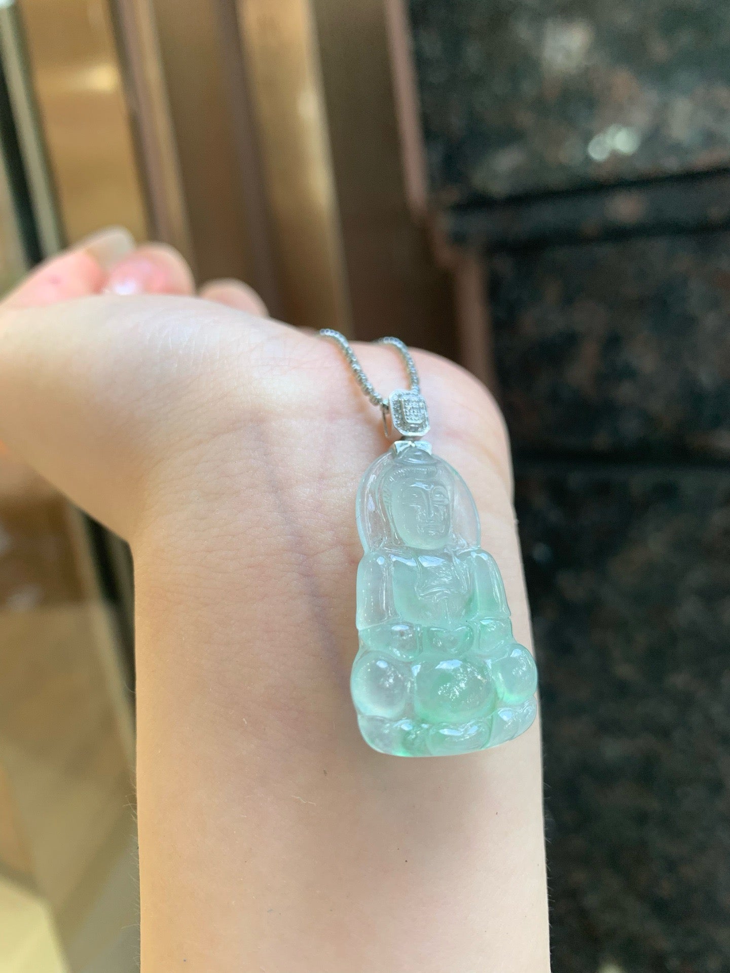 冰种飘绿观音翡翠吊坠｜Icy Floating Green Guanyin Jade Necklace