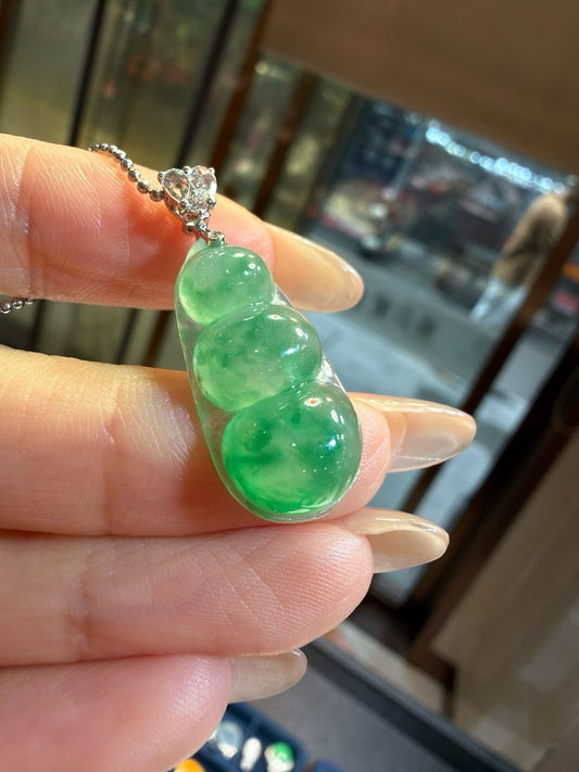冰种满绿胶底福豆翡翠吊坠｜Icy Full Green Bean Burmese Jade