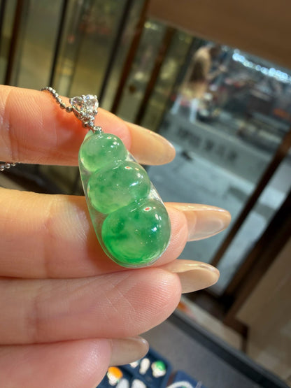 冰种满绿胶底福豆翡翠吊坠｜Icy Full Green Bean Burmese Jade