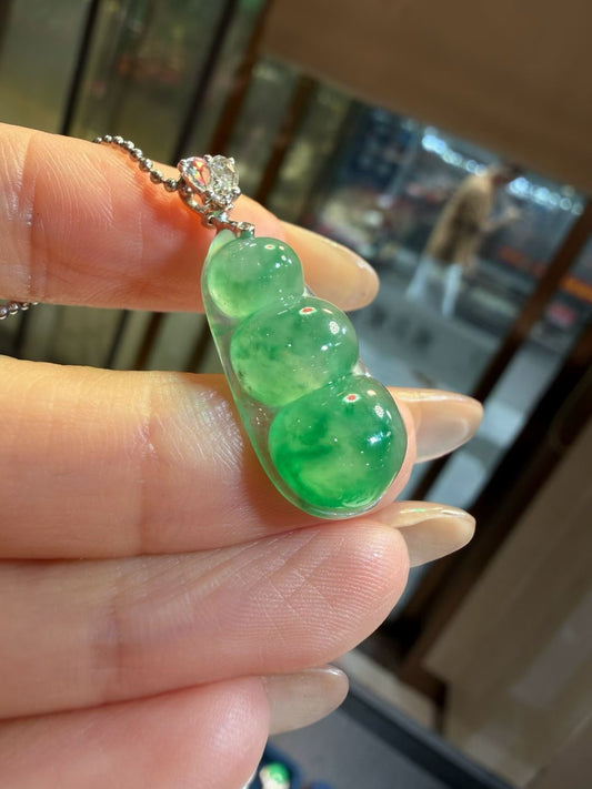 冰种满绿胶底福豆翡翠吊坠｜Icy Full Green Bean Burmese Jade