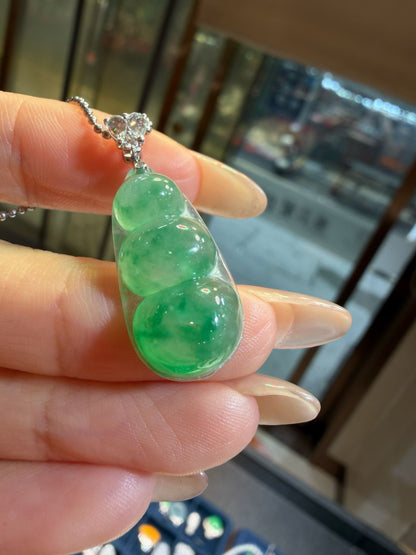 冰种满绿胶底福豆翡翠吊坠｜Icy Full Green Bean Burmese Jade