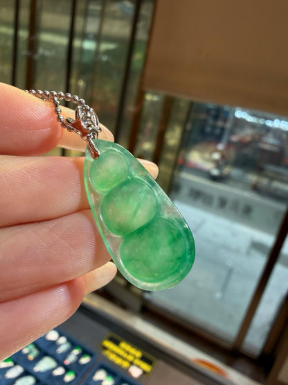 冰种满绿胶底福豆翡翠吊坠｜Icy Full Green Bean Burmese Jade