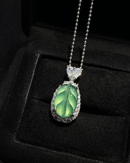 晴光玉叶翡翠吊坠｜Icy Green Leaf Burmese Jade