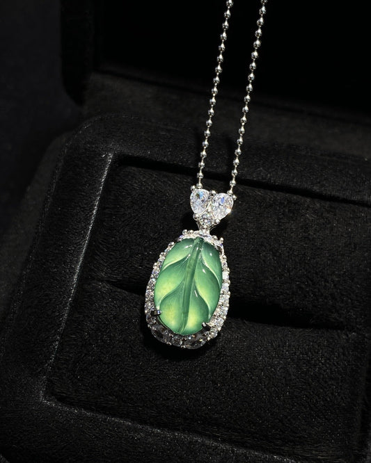 晴光玉叶翡翠吊坠｜Icy Green Leaf Burmese Jade