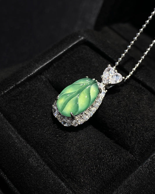 晴光玉叶翡翠吊坠｜Icy Green Leaf Burmese Jade
