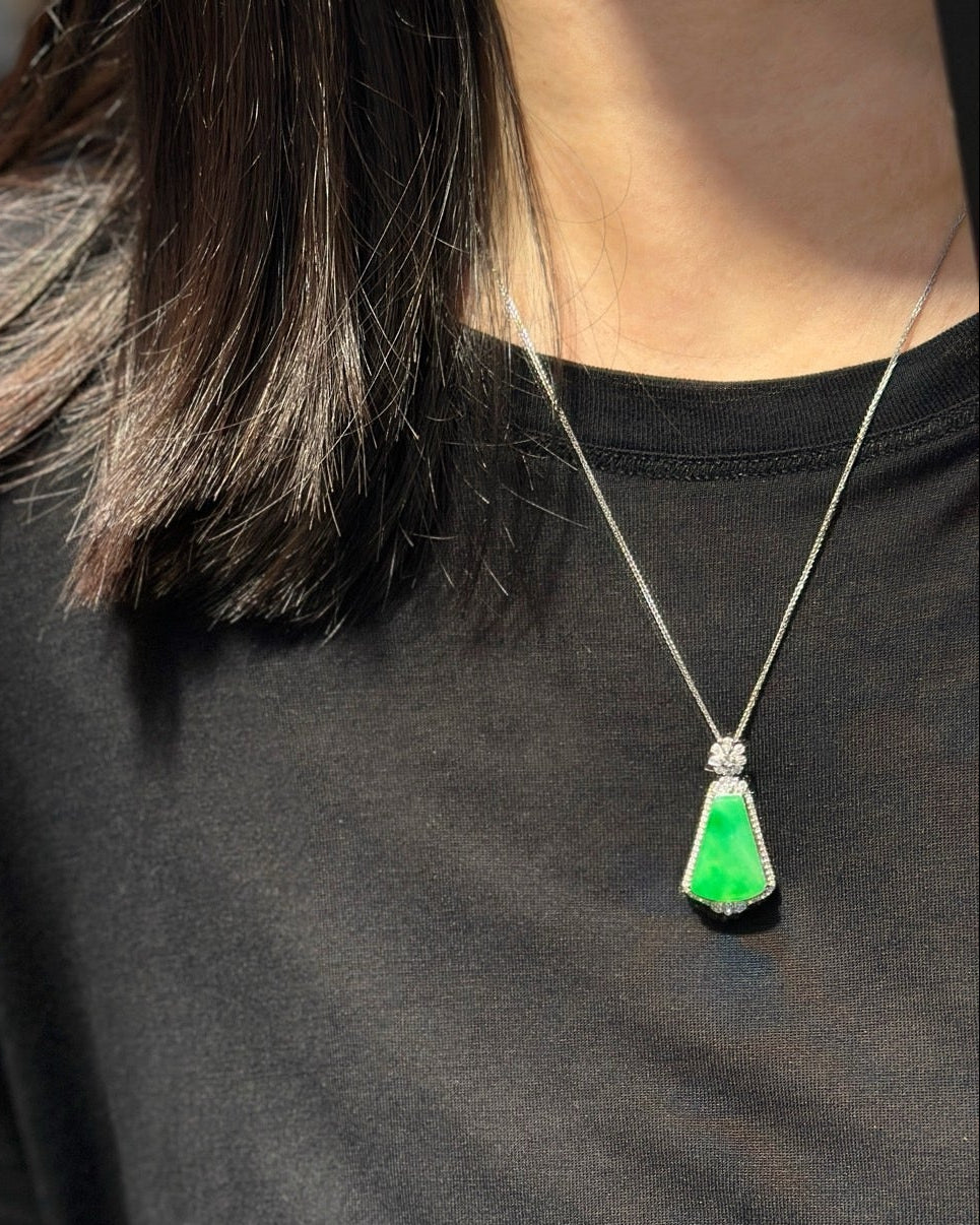 满阳绿无事牌翡翠吊坠｜Full Yang Green Burmese Jade Plaque