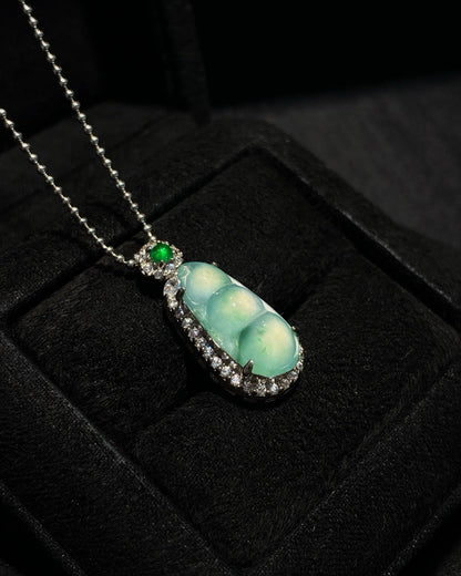 冰飘花福豆翡翠吊坠｜Icy Floating Green Bean Burmese Jade