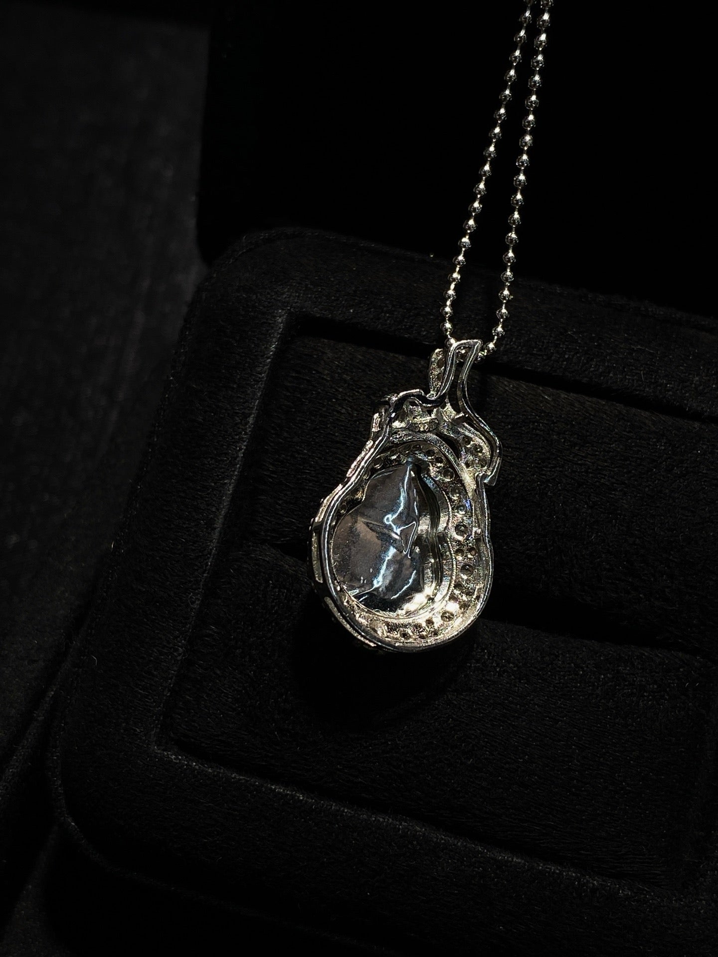 冰飘花葫芦翡翠吊坠｜Icy Floating Green Gourd Burmese Jade