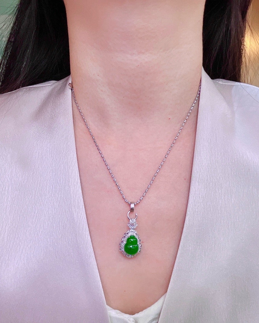 起胶阳绿葫芦翡翠吊坠｜Glassy Imperial Green Gourd Burmese Jade