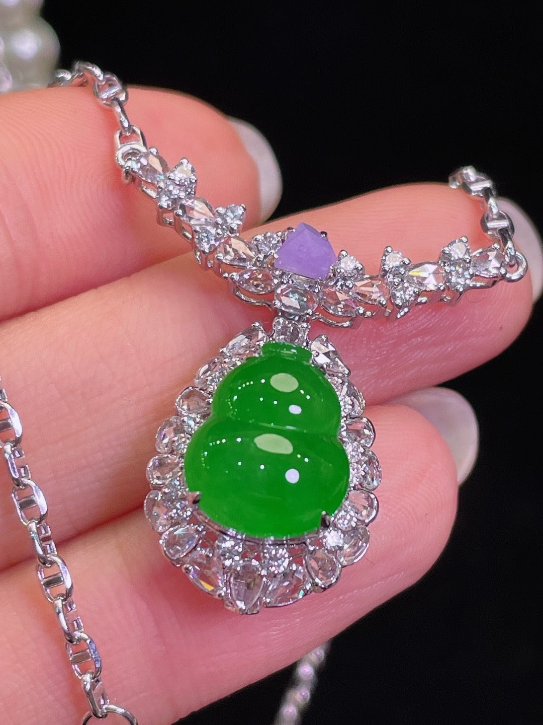 冰胶浓阳绿葫芦翡翠锁骨链｜Icy Translucent Rich Apple Green Gourd Burmese Jade Necklace