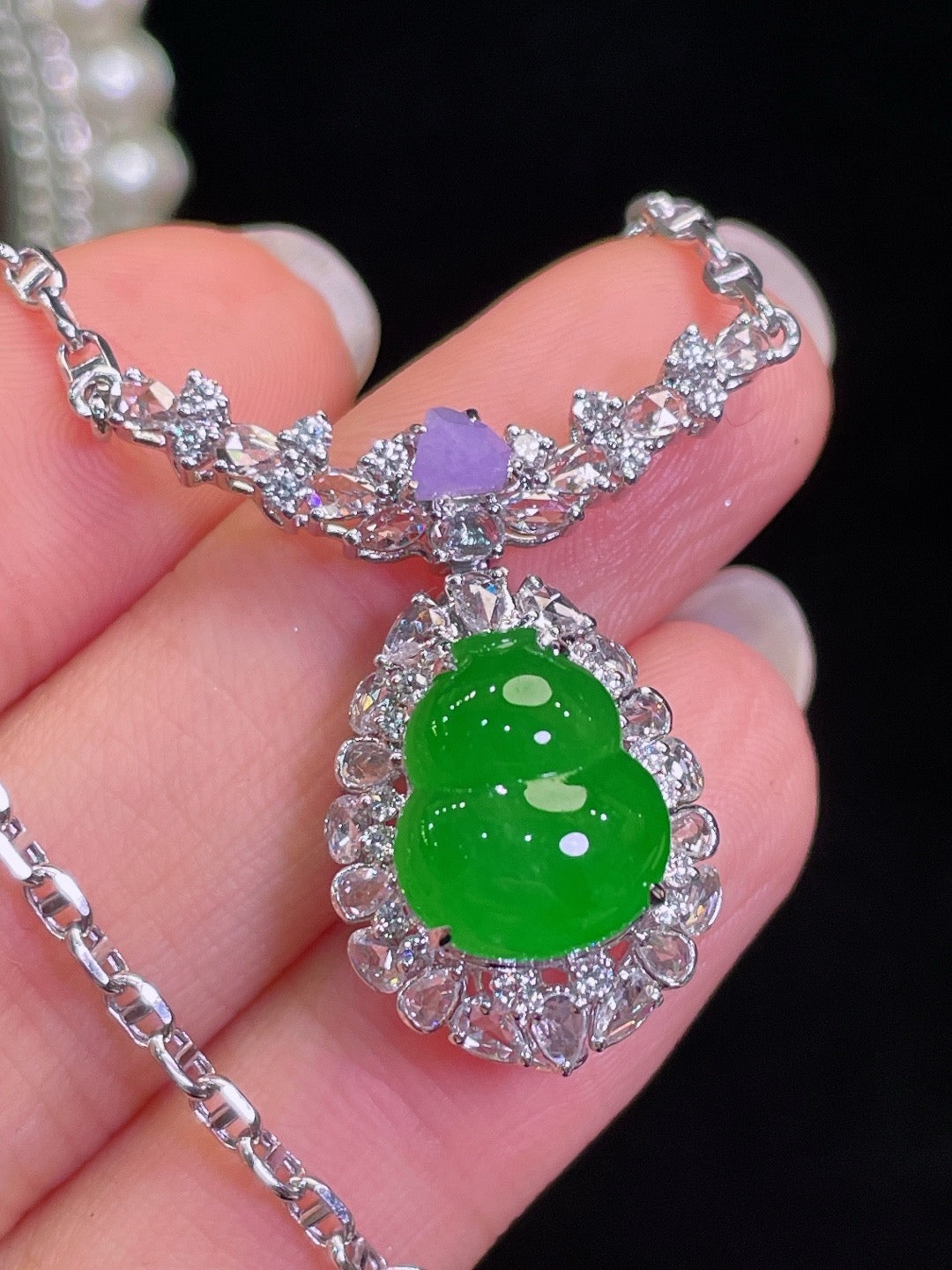 冰胶浓阳绿葫芦翡翠锁骨链｜Icy Translucent Rich Apple Green Gourd Burmese Jade Necklace