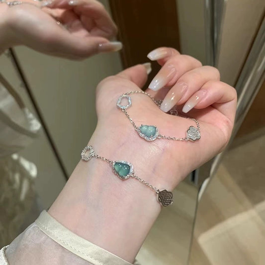冰蓝葫芦翡翠手链 (Icy Blue Serenity Gourd Bracelet)
