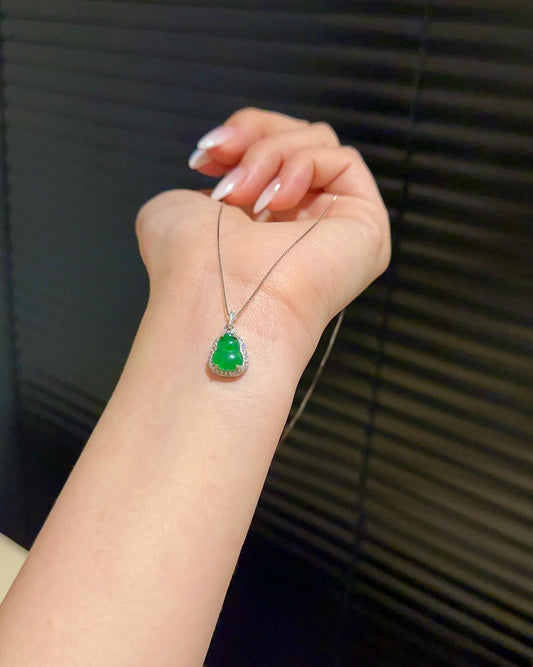 明艳冰阳绿葫芦「高货」Vivid Green Fortune Gourd Necklace [Premium Grade]