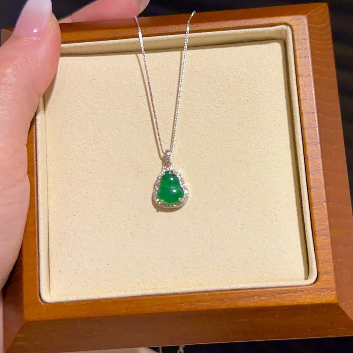 明艳冰阳绿葫芦「高货」Vivid Green Fortune Gourd Necklace [Premium Grade]