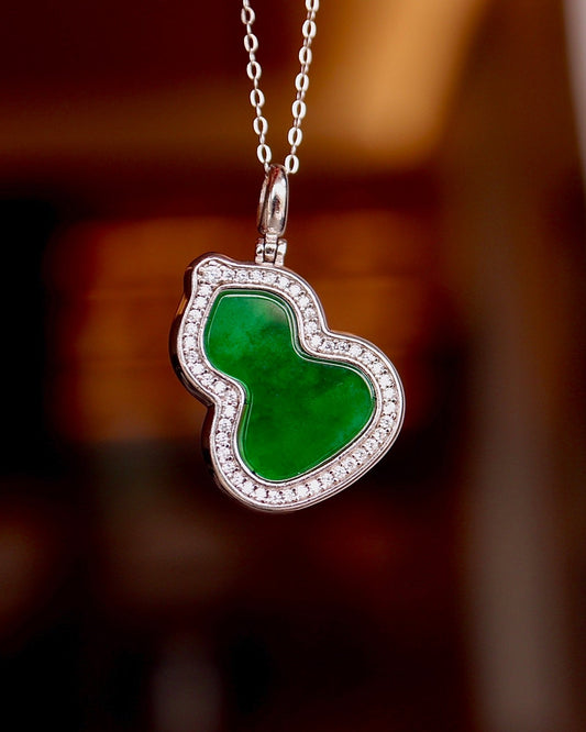 缅甸翡翠葫芦双面项链 (Burmese Jade, Nacre Gourd Necklace)