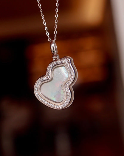 缅甸翡翠葫芦双面项链 (Burmese Jade, Nacre Gourd Necklace)