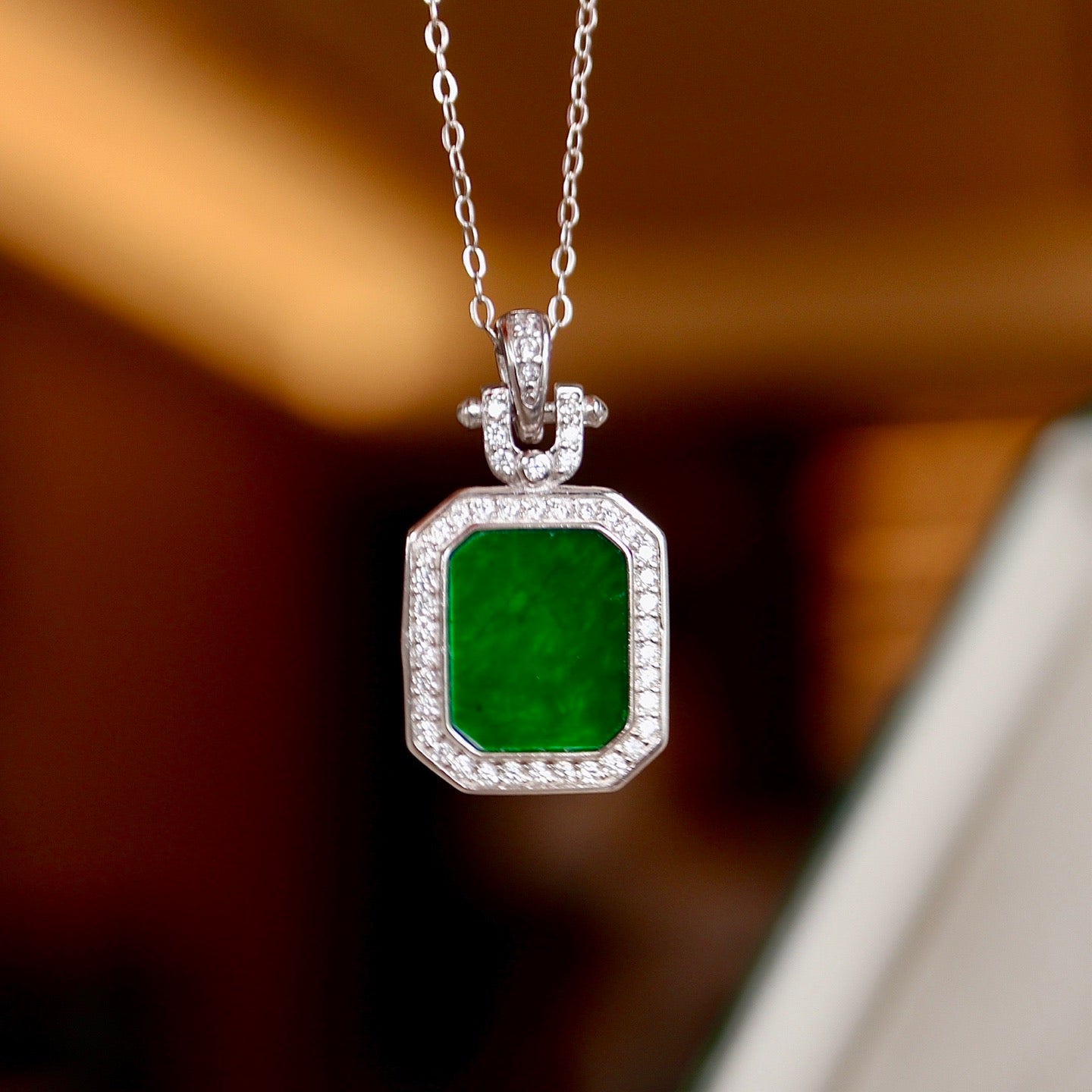 缅甸翡翠方牌项链 (Burmese Jade Plaque Pendant Necklace)