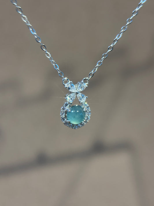 蝴蝶扣冰蓝翡翠｜Butterfly Embrace Icy Blue Jade Necklace