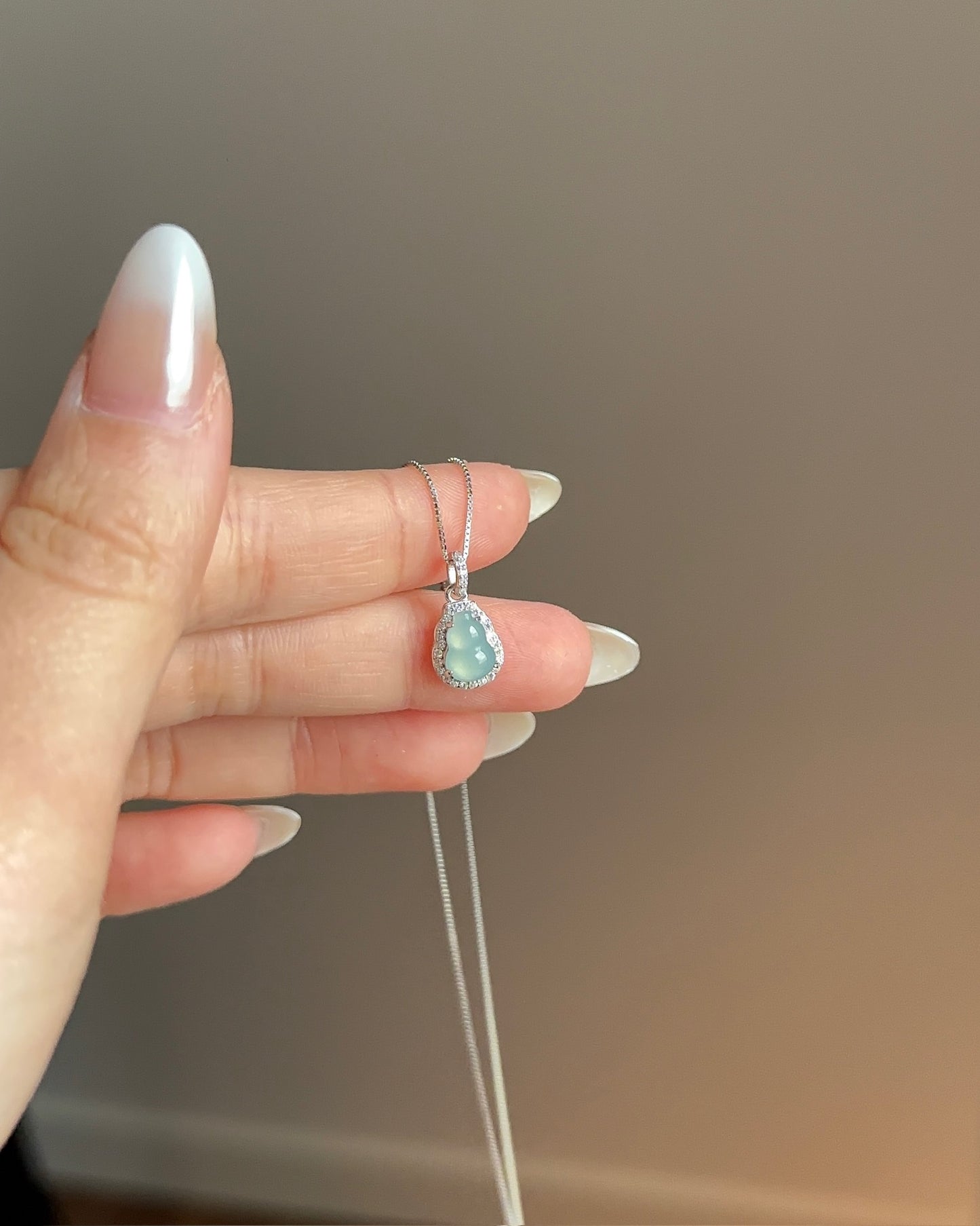 湖蓝小葫芦项链 (Minimal Blue Jade Gourd Neckalce)