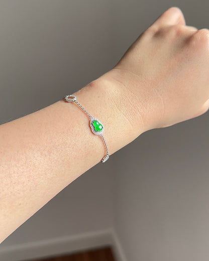 冰绿葫芦翡翠手链 (Icy Green Fortune Gourd Bracelet)