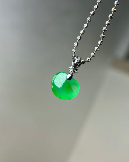 冰胶阳绿苹果翡翠吊坠｜Icy Imperial Green Apple Burmese Jad