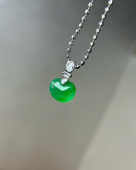 冰胶阳绿苹果翡翠吊坠｜Icy Imperial Green Apple Burmese Jad