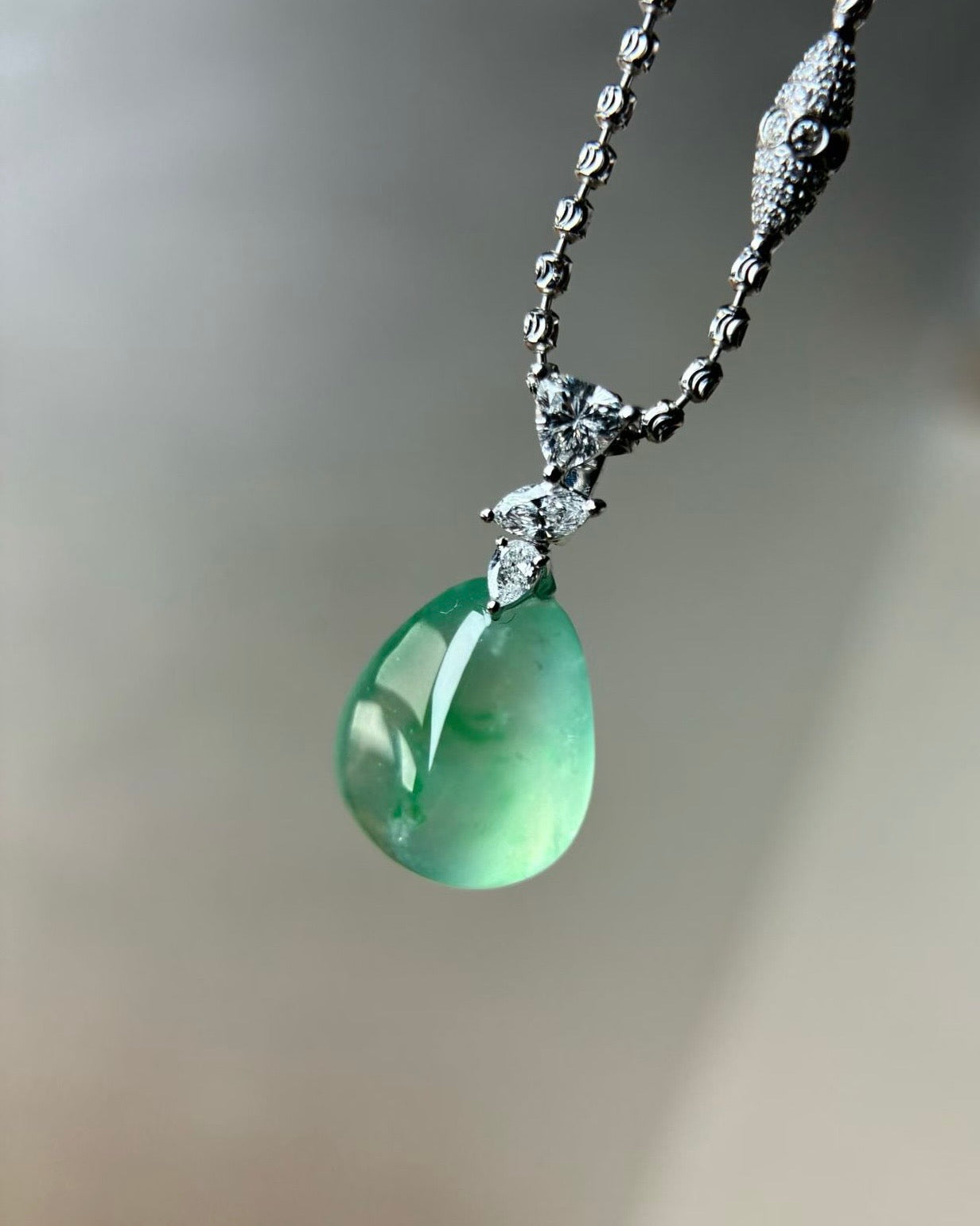 玻璃种木纳甜绿水滴翡翠吊坠｜Glass Muna Sweet Green Drop Burmese Jade