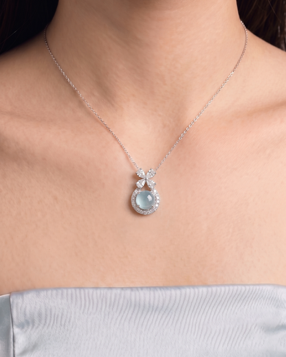 蝴蝶扣冰蓝翡翠｜Butterfly Embrace Icy Blue Jade Necklace