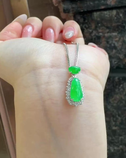 阳绿水滴翡翠吊坠｜Imperial Green Teardrop Jade Necklace
