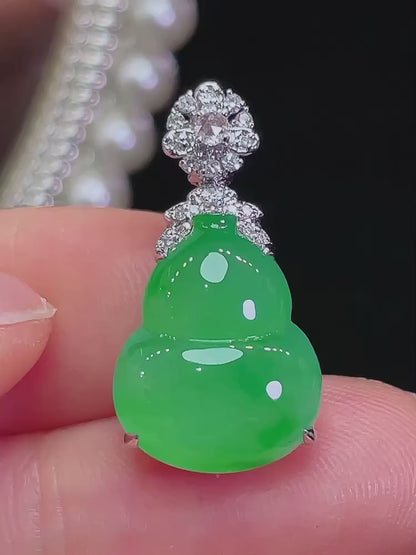 浓阳翠葫芦翡翠吊坠｜Vivid Imperial Green Gourd Burmese Jade