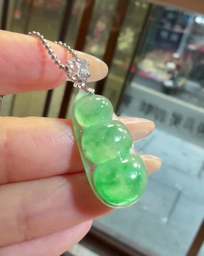 冰种满绿胶底福豆翡翠吊坠｜Icy Full Green Bean Burmese Jade