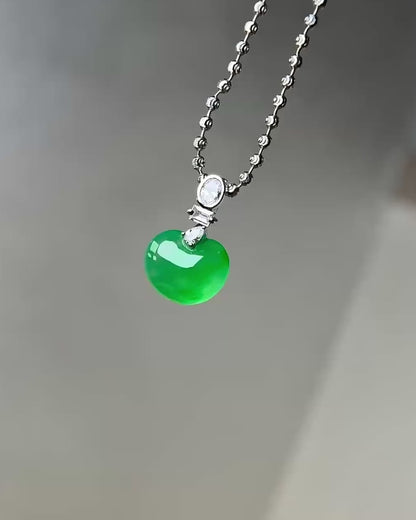 冰胶阳绿苹果翡翠吊坠｜Icy Imperial Green Apple Burmese Jad